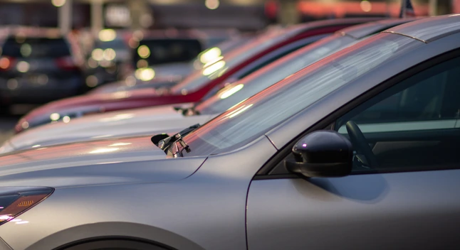 Fila-de-carros-compactos