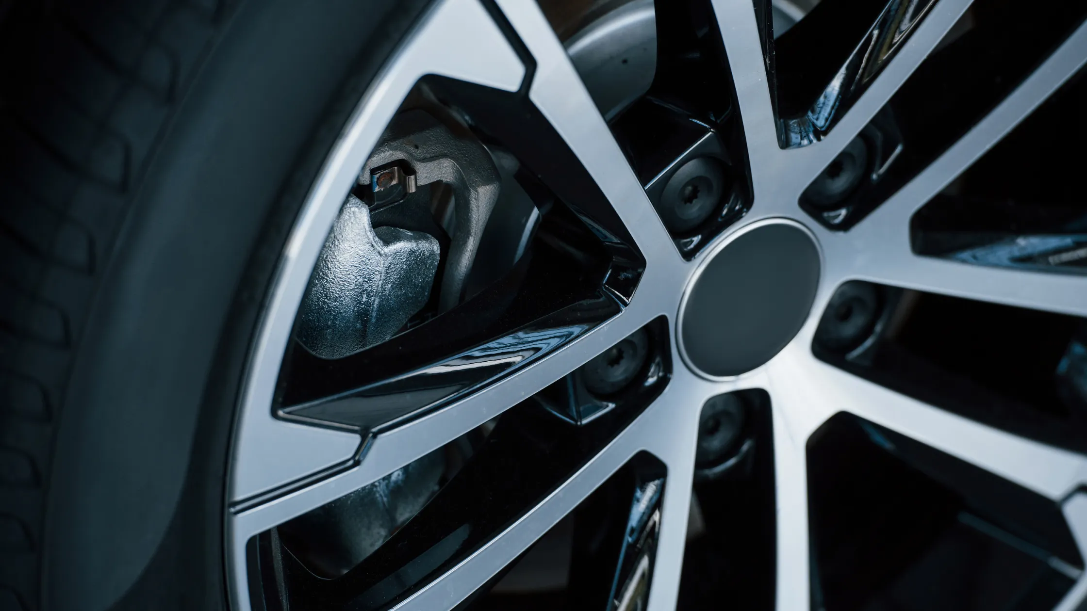 Plano-a-detalle-de-rin-de-automovil